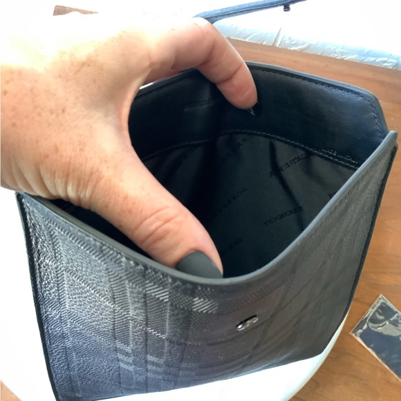 BURBERRY tablet case - Picture 7 of 11